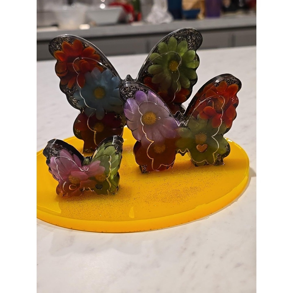 Handmade Resin Tray Of Butterflies Yellow Base. 744 - Picture 2 of 6